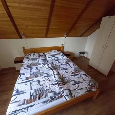 In - Balaton 18019 * Badacsony